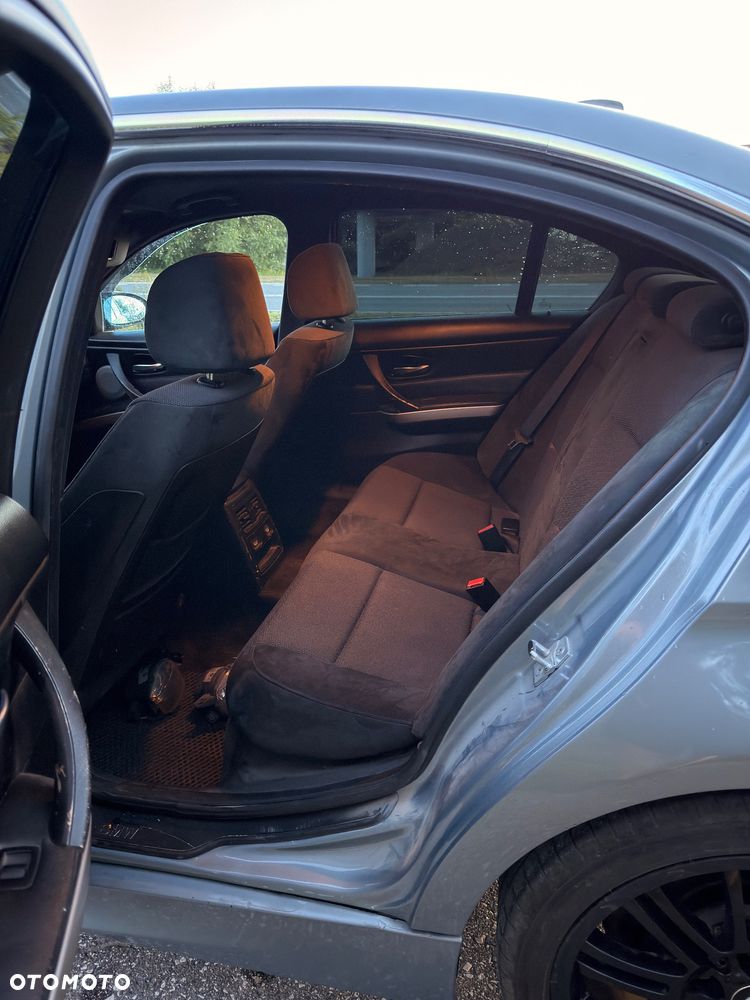 BMW Seria 3 325i - 9