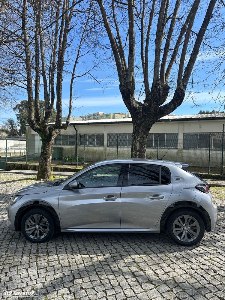 Peugeot e-208 Allure - 17