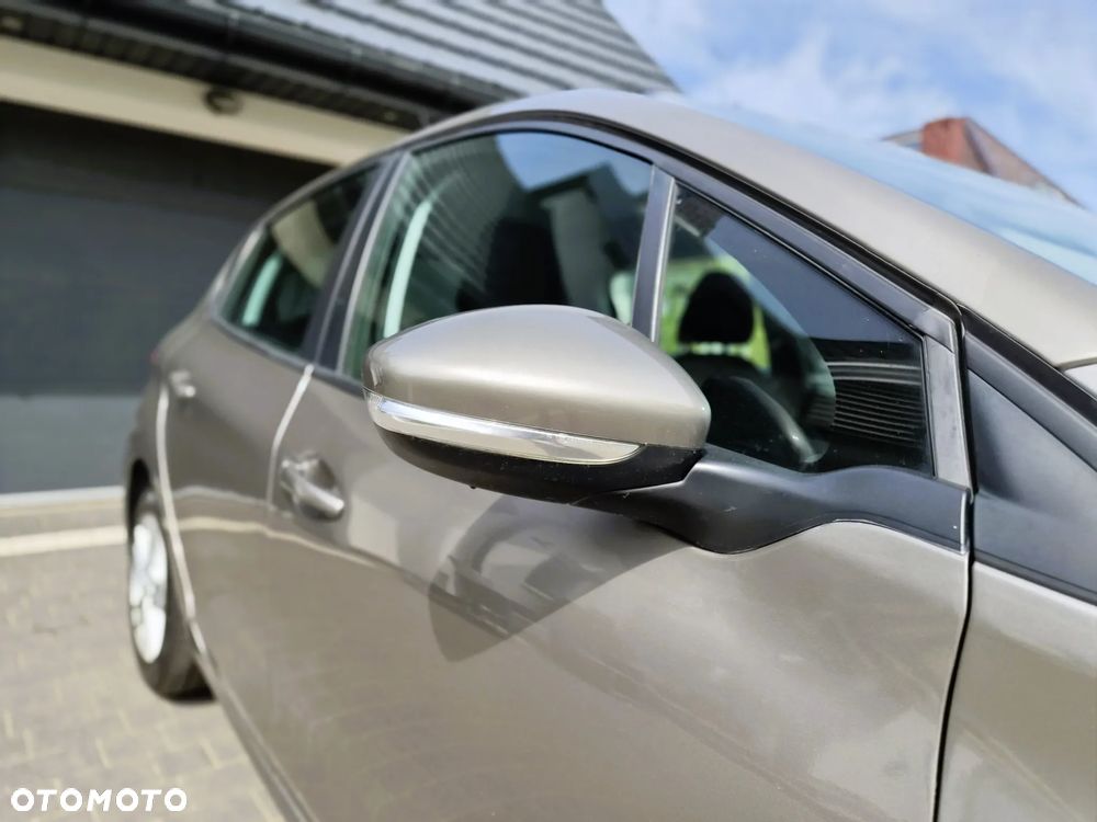 Peugeot 208 - 30