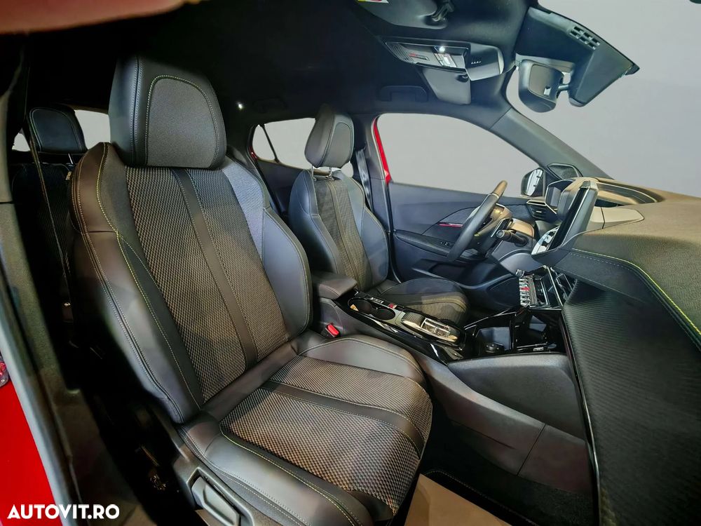 Peugeot 2008 PureTech 130 EAT8 GT - 14