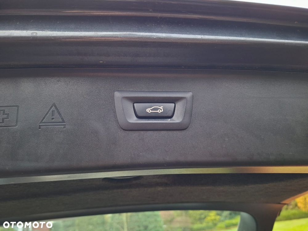 BMW Seria 5 525d - 34