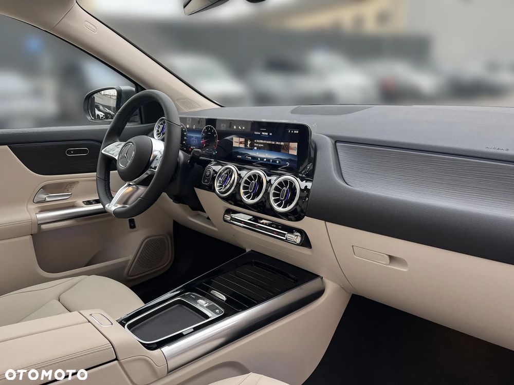 Mercedes-Benz GLA - 14