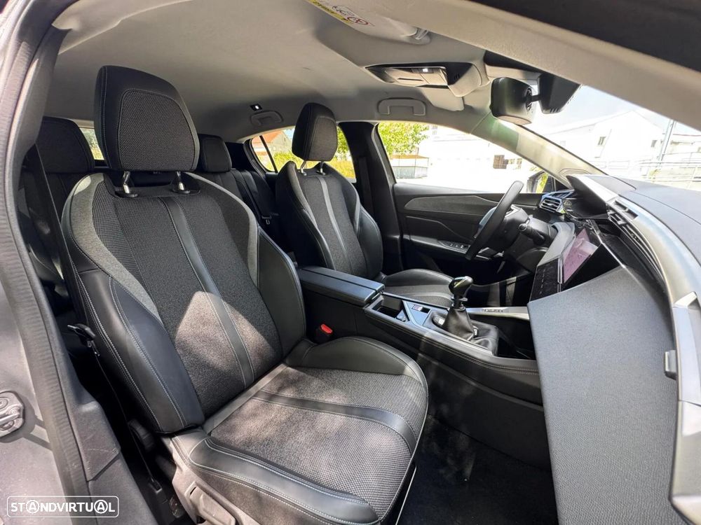 Peugeot 308 1.2 PureTech Allure Pack - 27