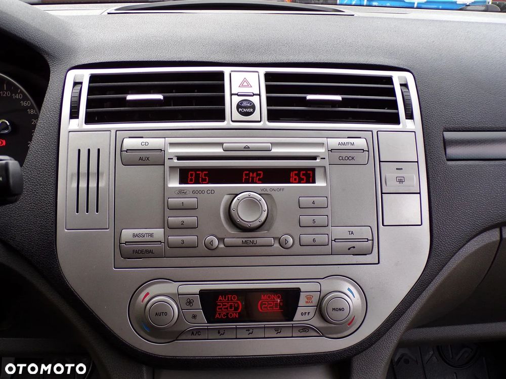 Ford Kuga 2.0 TDCi 2x4 Titanium - 20