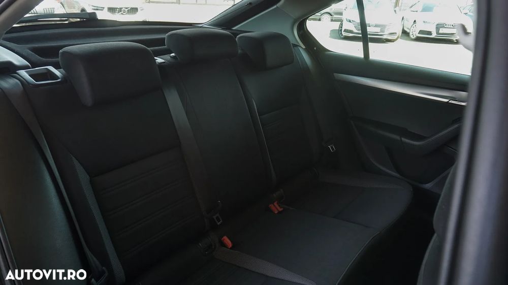 Skoda Octavia 2.0 TDI DSG Ambition - 23