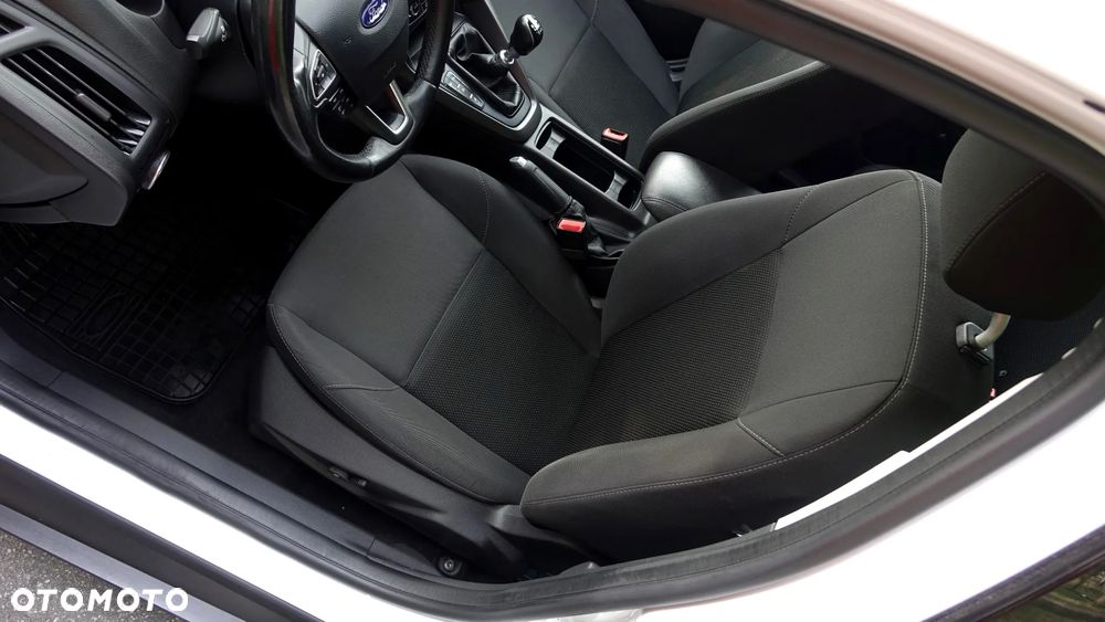 Ford Focus 1.5 TDCi ECOnetic 88g Start-Stopp-System Titanium - 4