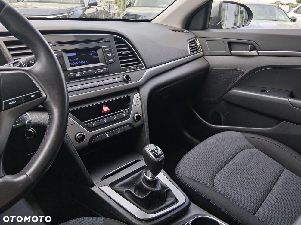 Hyundai Elantra 1.6 Comfort - 10