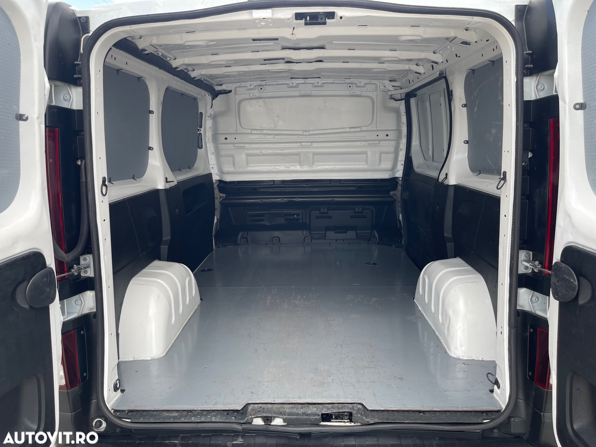 Renault Trafic - 9