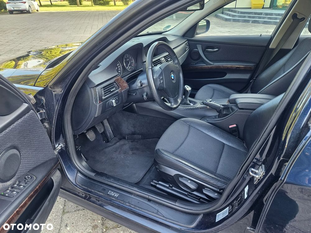 BMW Seria 3 318i - 4