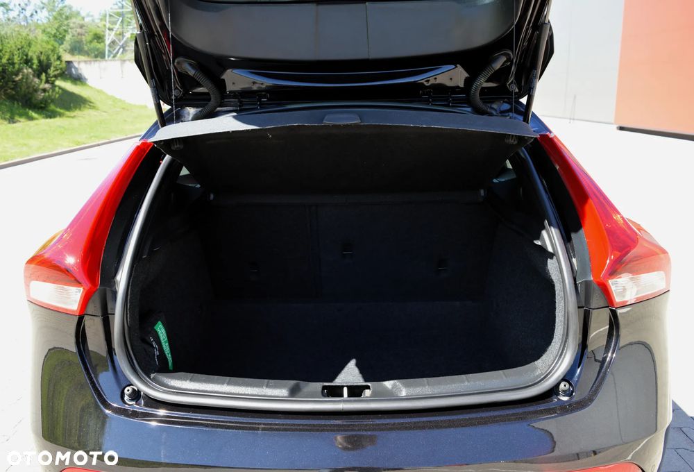 Volvo V40 T2 Momentum - 30