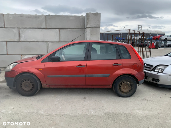 FORD FIESTA 2006 1.3 SOHC  *SAMOCHÓD NA CZĘŚCI* 91 LAMPA LUSTERKO DRZWI MASKA KLAPA BELKA ZDERZAK BŁOTNIK PRAWA LEWA PRZÓD TYŁ