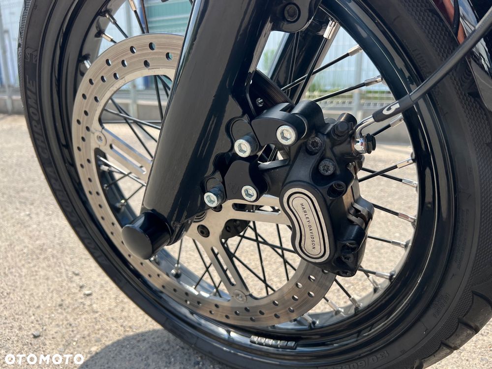 Harley-Davidson Softail Street Bob - 21