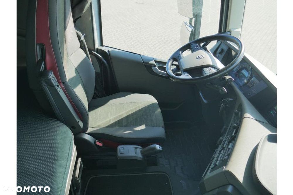 Volvo Vehicle Tractor 4x2 Mega (Low) - 16