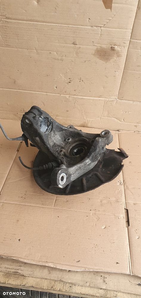 Zwrotnica piasta lewy przód przednia lewa VW Passat B6 2.0 TDI - 7