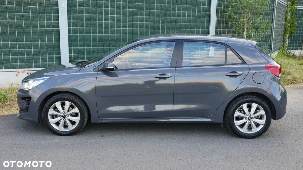 Kia Rio 1.2 L - 12