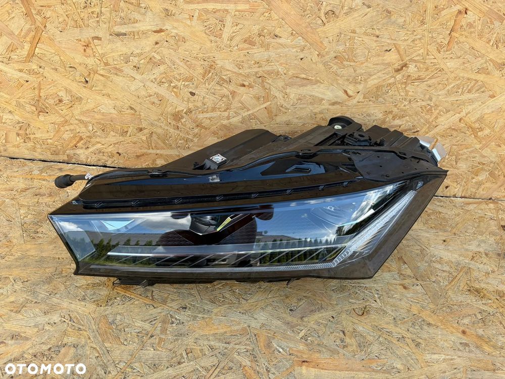 Skoda Superb IV lampa przód lewa full led - 2