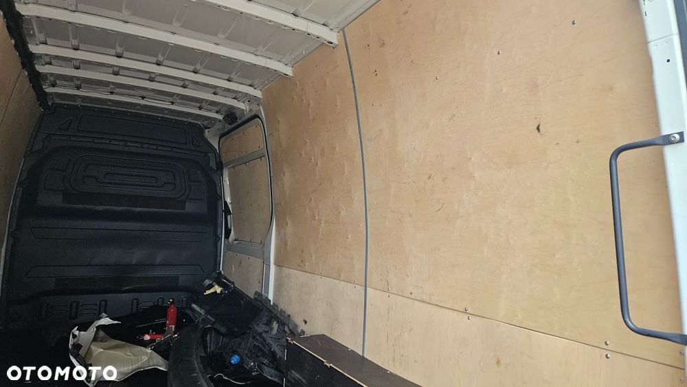 Mercedes-Benz sprinter - 24
