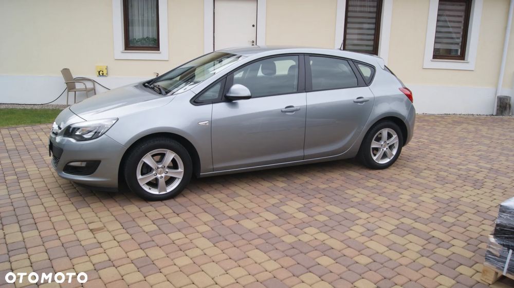 Opel Astra 1.4 T Cosmo - 4