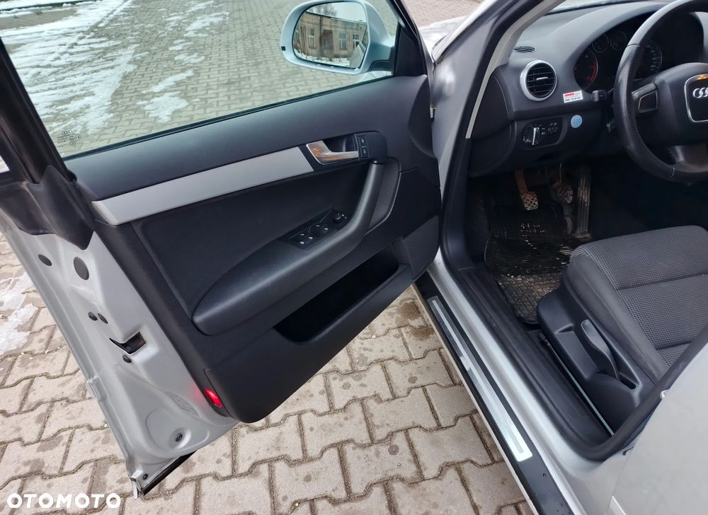 Audi A3 Sportback 1.6 TDI DPF Attraction - 26