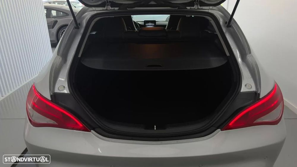 Mercedes-Benz CLA 180 d Shooting Brake Urban - 11