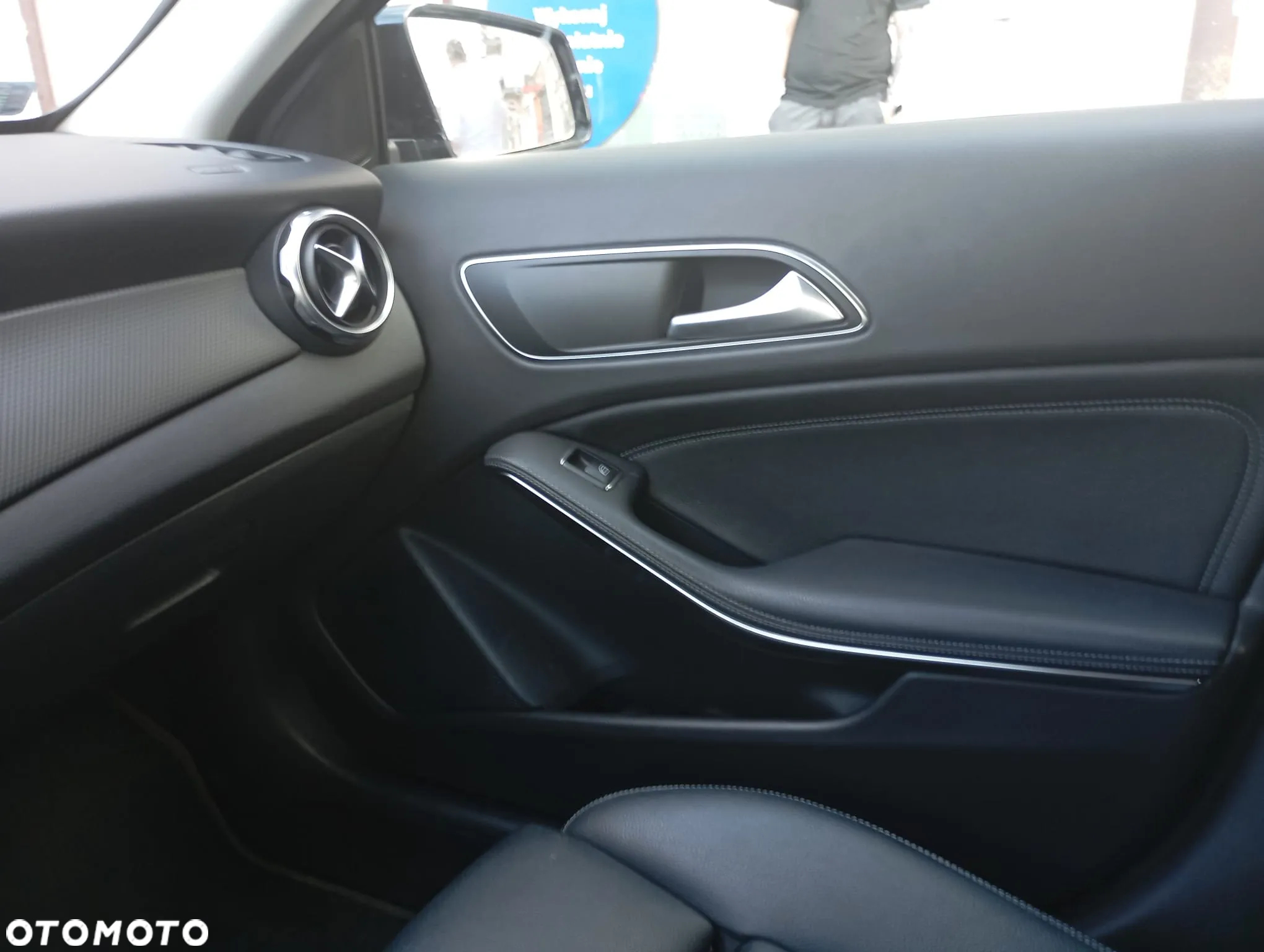 Mercedes-Benz GLA 200 7G-DCT - 12
