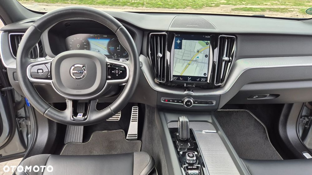 Volvo XC 60 T8 AWD Plug-In Hybrid R-Design - 12