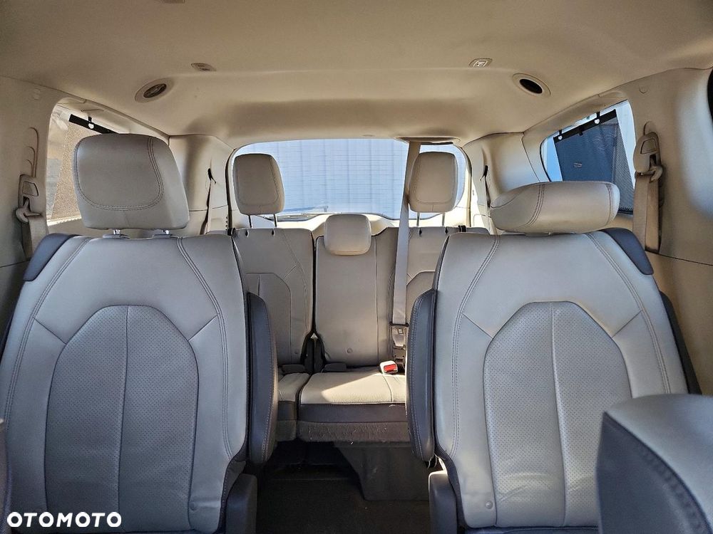 Chrysler Pacifica - 8