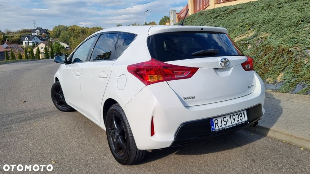Toyota Auris 2014 photo 5