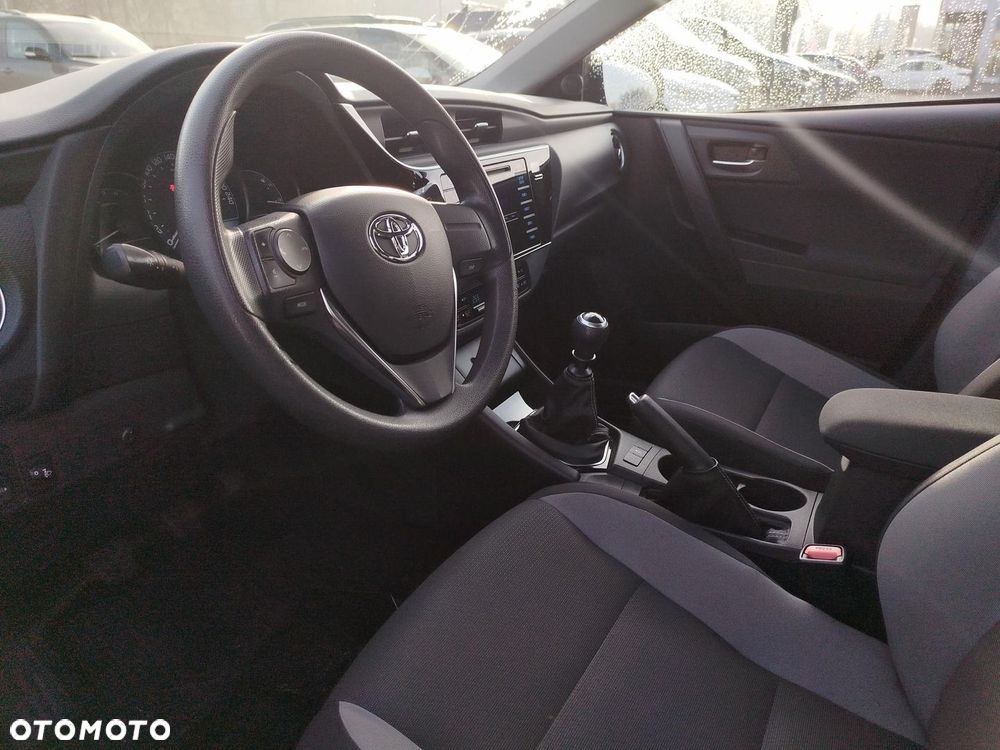 Toyota Auris - 10