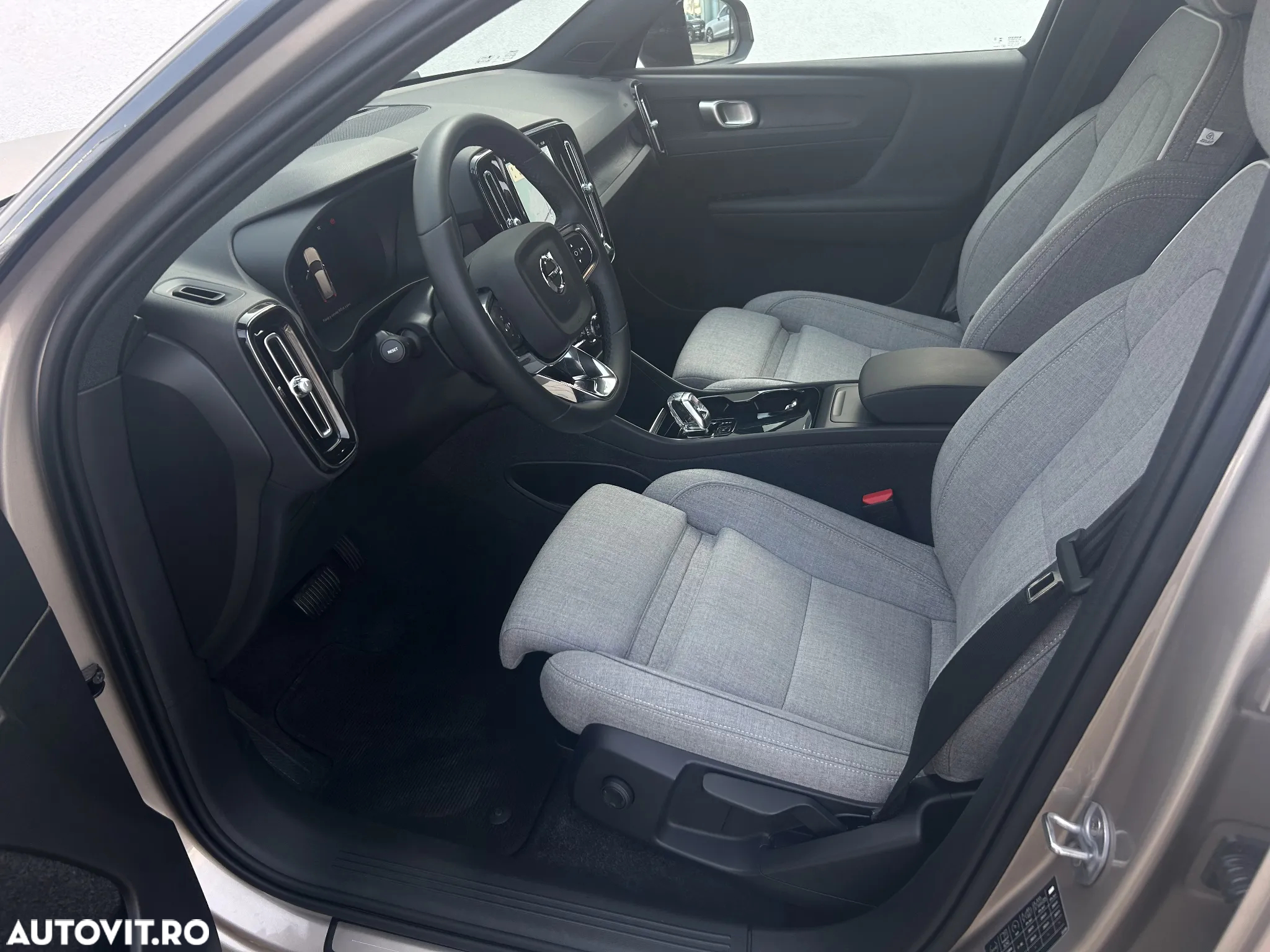 Volvo XC 40 Recharge Twin Motor AWD Plus - 19