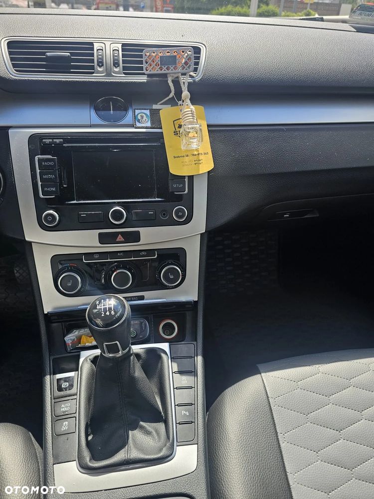 Volkswagen Passat 2.0 TDI Comfortline - 12