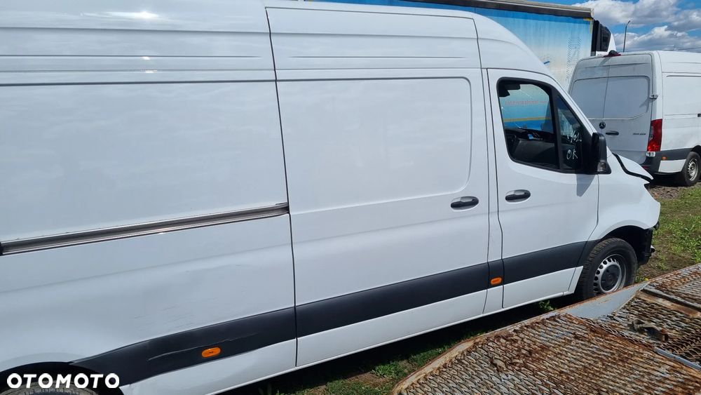 Mercedes-Benz Sprinter - 12