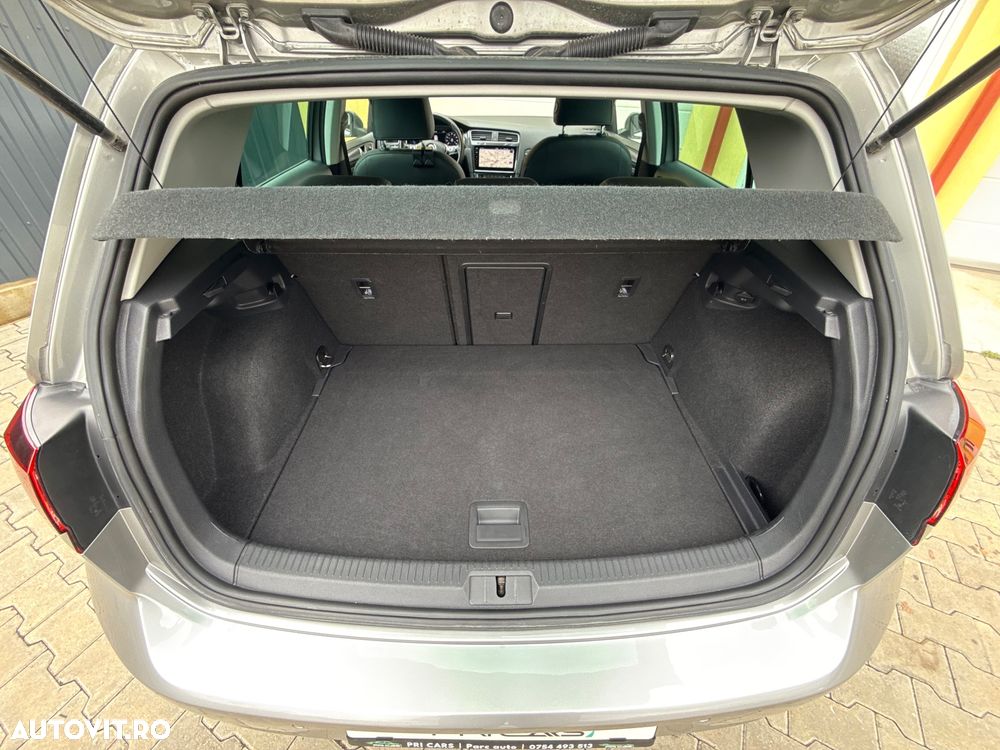 Volkswagen e-Golf - 32