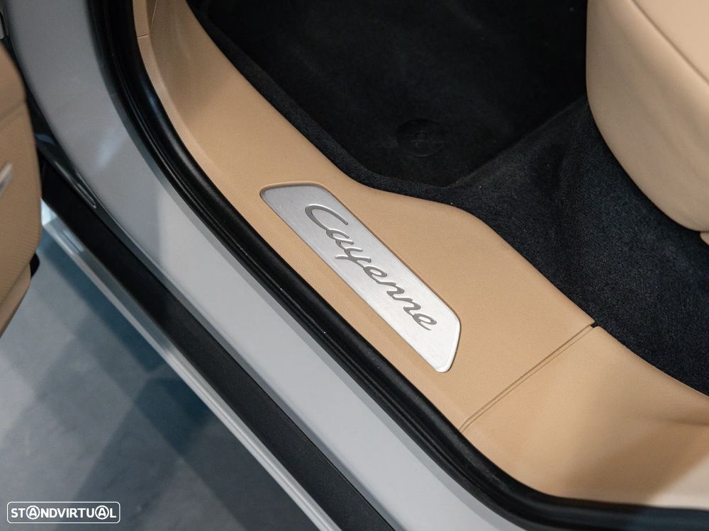 Porsche Cayenne Coupé E-Hybrid Platinum Edition - 30