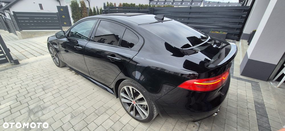 Jaguar XE 20d AWD R-Sport - 13