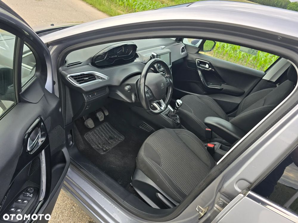 Peugeot 208 1.2 PureTech GPF Allure S&S - 18
