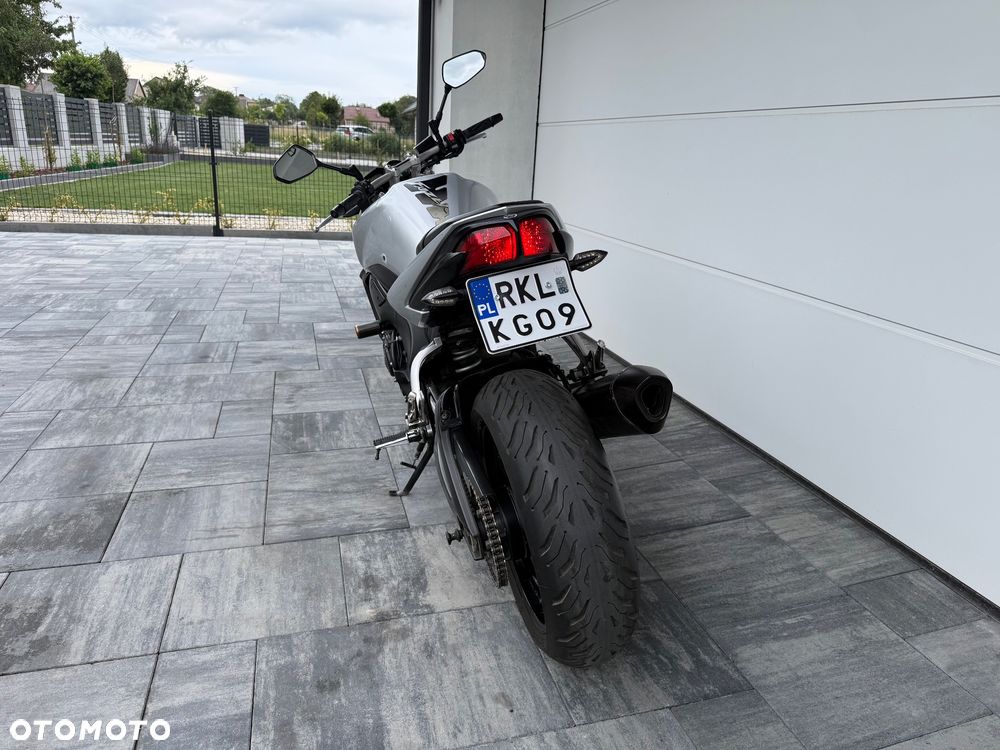 Yamaha FZ - 11