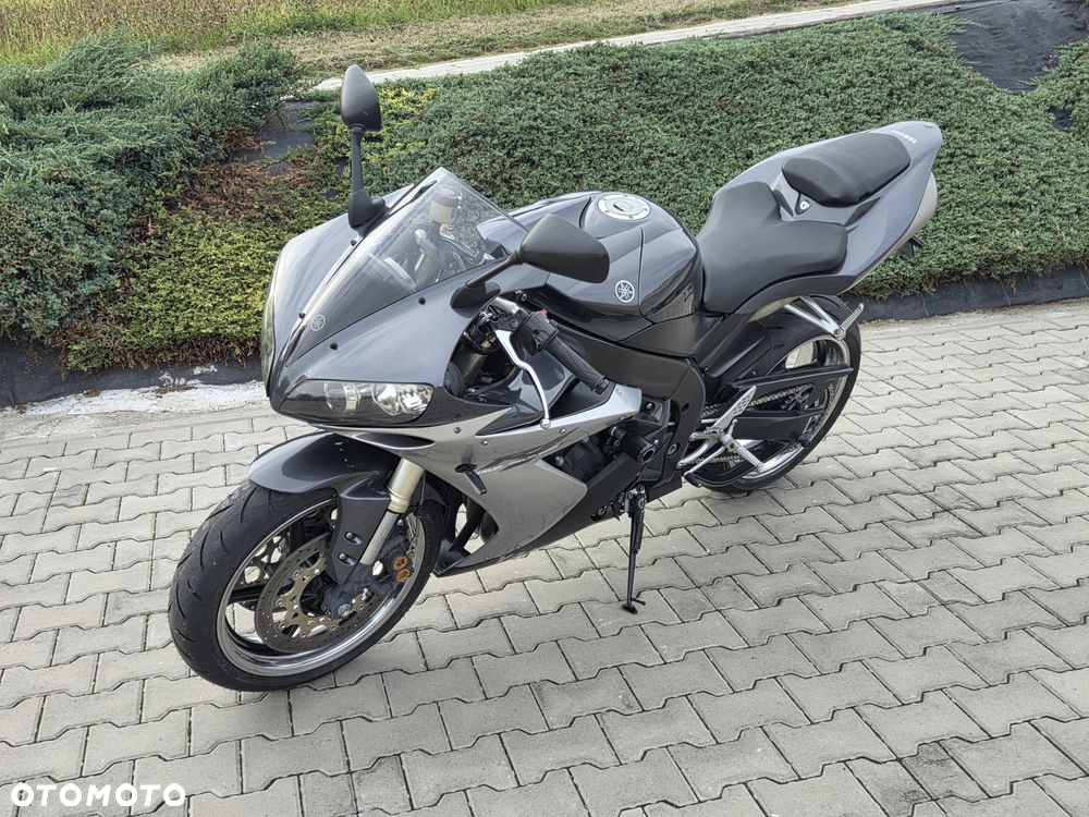 Yamaha R1 - 7