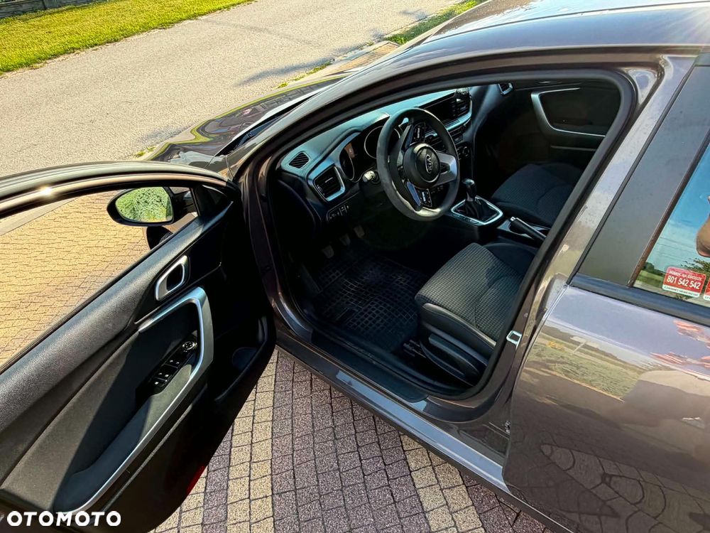 Kia Ceed 1.4 L - 6