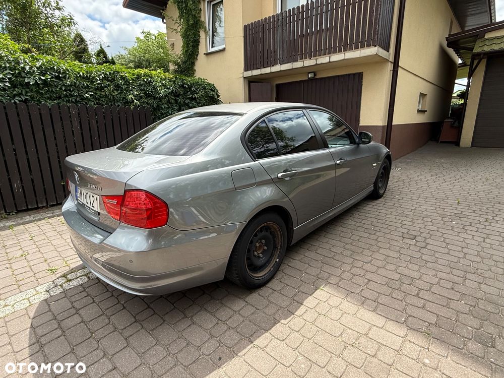BMW Seria 3 320d xDrive DPF - 9
