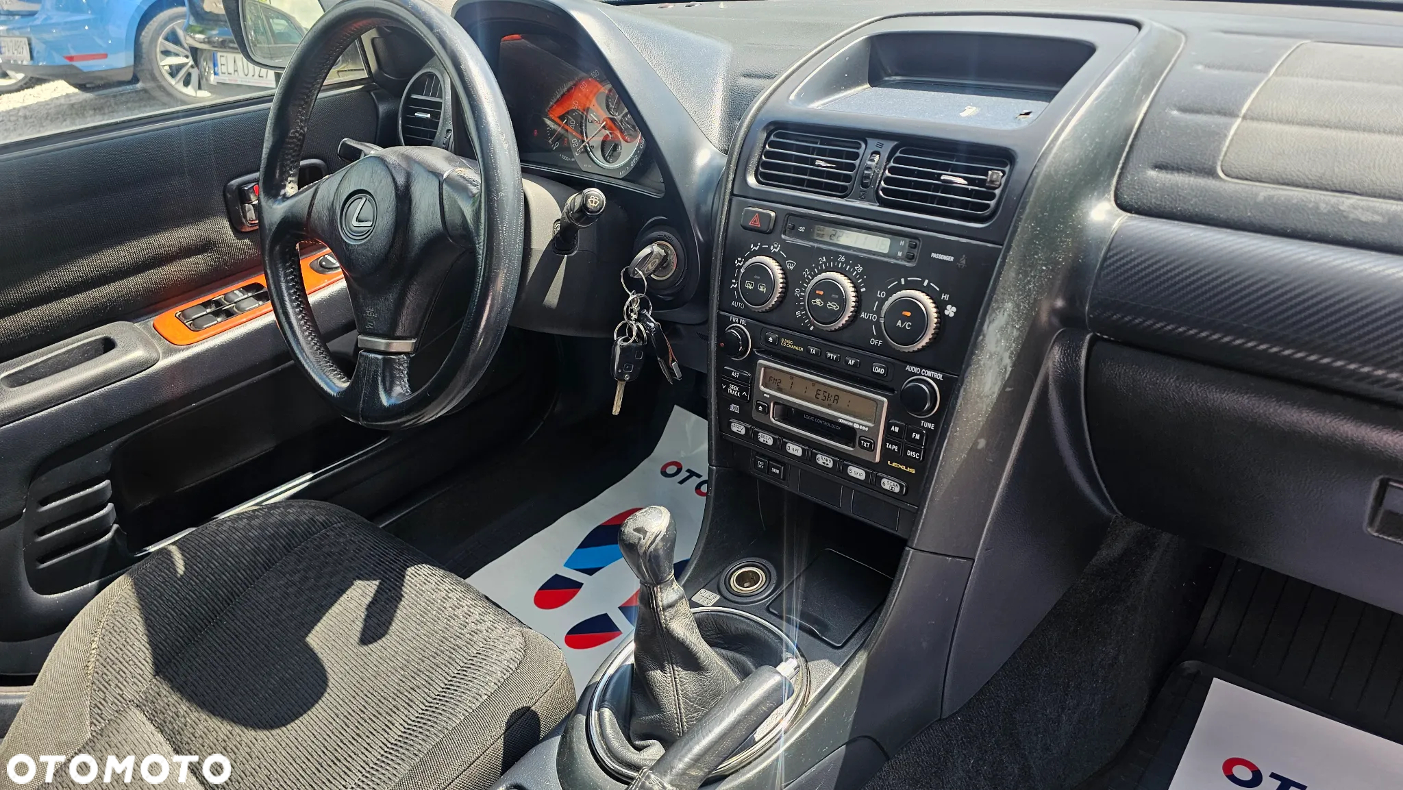 Lexus IS 200 SportCross - 13