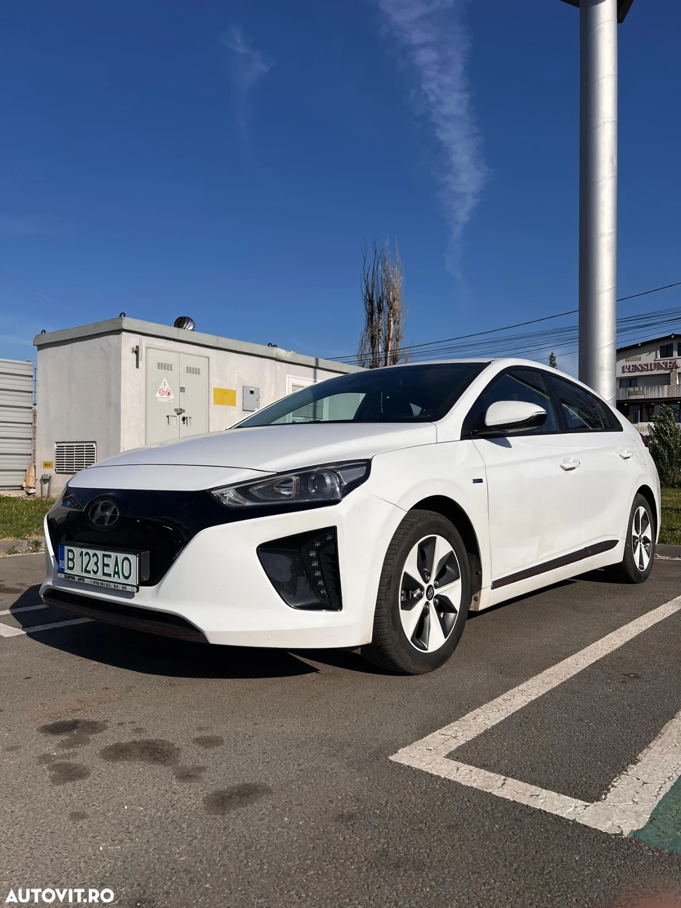 Hyundai IONIQ - 13