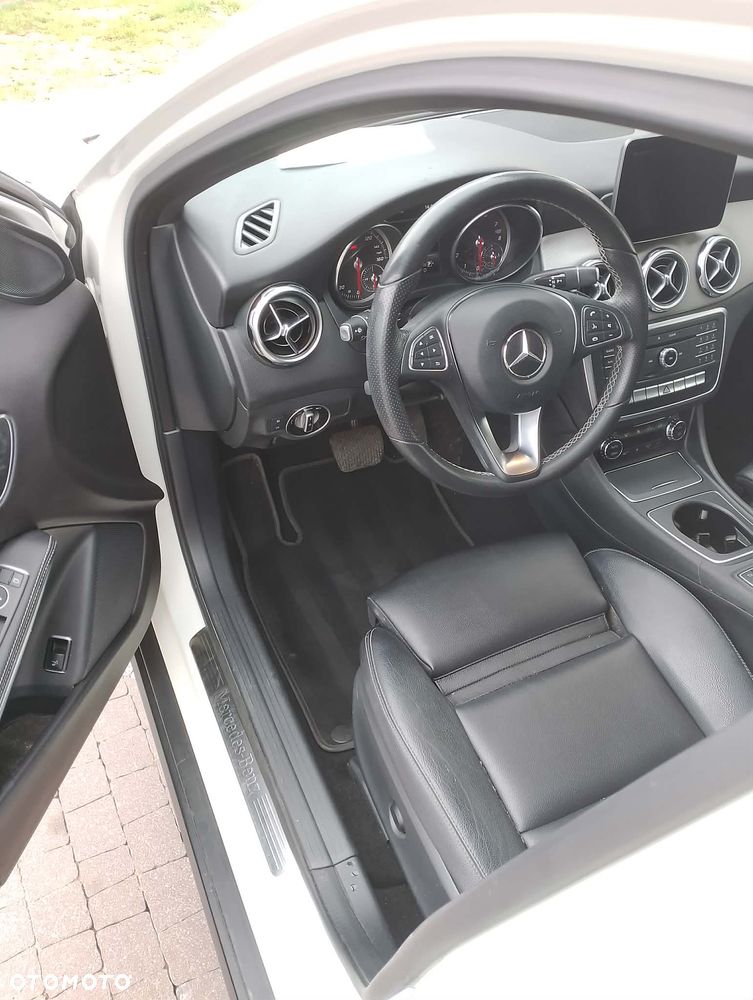 Mercedes-Benz GLA 250 7G-DCT Style - 16