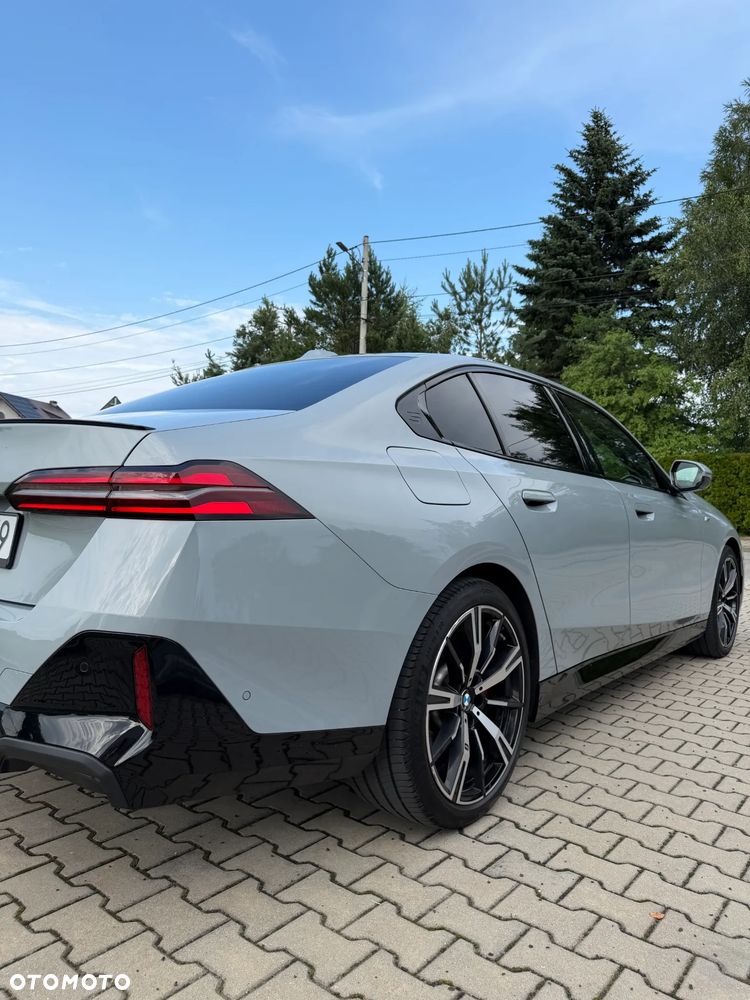 BMW Seria 5 ver-520d-xdrive-mhev-m-sport - 17