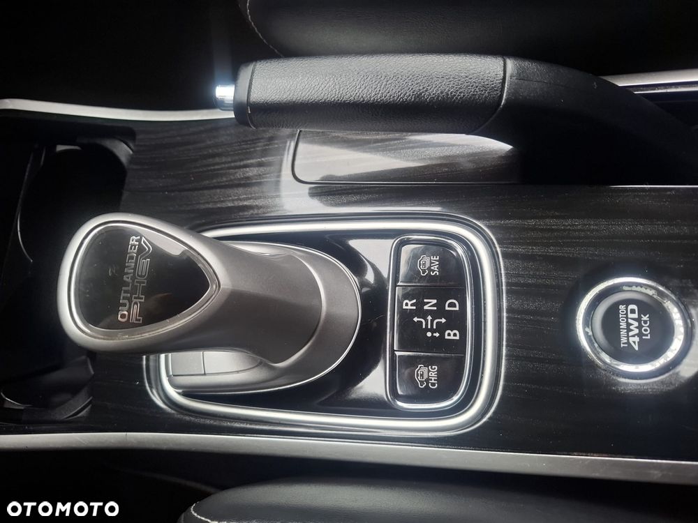 Mitsubishi Outlander 2.0 4WD - 24