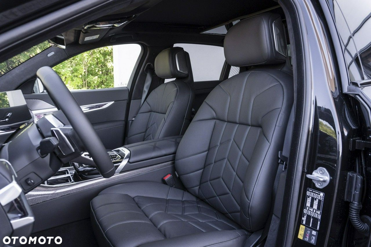 BMW i7 - 9