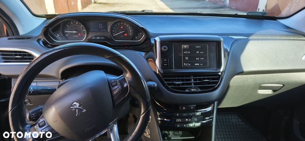 Peugeot 2008 - 8
