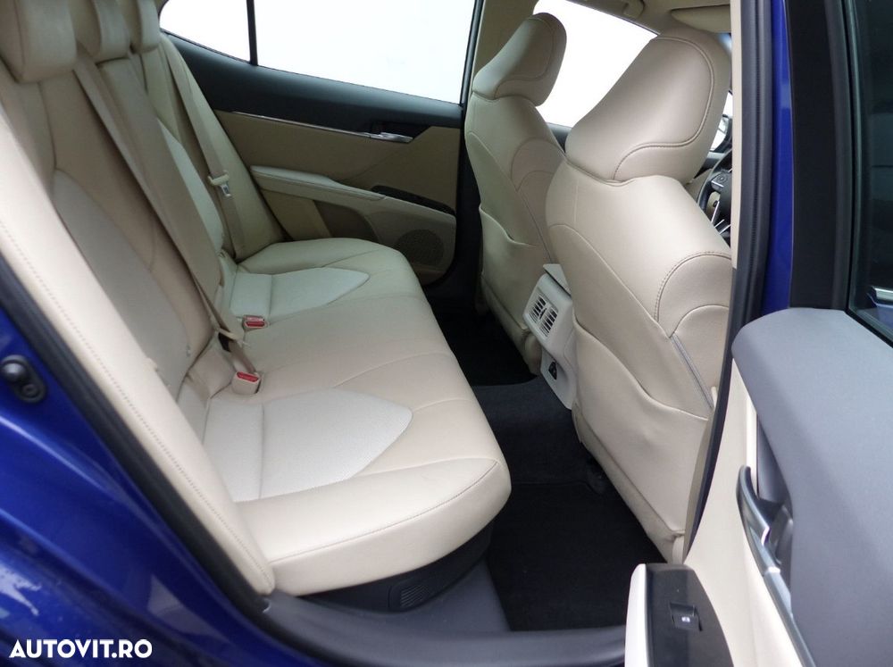 Toyota Camry Executive - 10