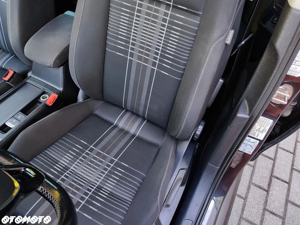 Volkswagen Golf 1.6 TDI BlueMotion Technology Lounge - 16