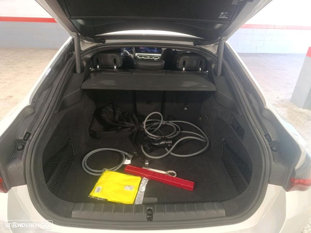 BMW i4 eDrive40 Desportiva M - 13